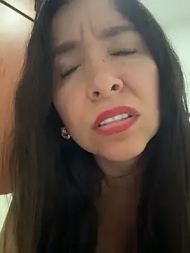 Stripchat Watch Live Sex Cams of emely_sexx20