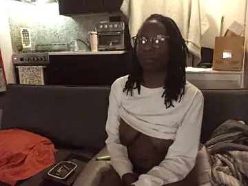 Stripchat Sex Cam of littyleesh1