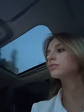 Stripchat Free Live Porn of -AngelAri-