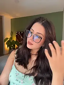 Stripchat Sex Cam of EmaSaenz