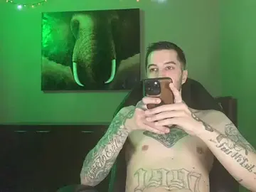 Stripchat Free Porn Cam of JuicyJoshy