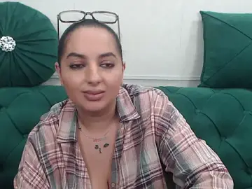 Stripchat Nude Webcam of BustyAllyy