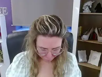 Stripchat Live Sex Cam of Zoey_Erotic