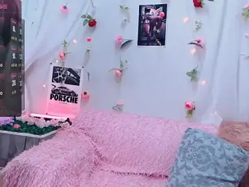 Stripchat Sex Cam of Holygirl_