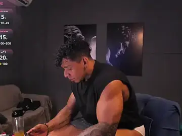 Stripchat Free Porn Cam of bradley_smith