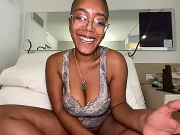 Stripchat Nude Webcam of aliayourfav