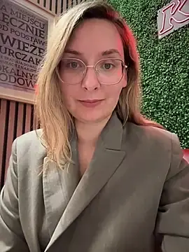 Stripchat Live Sex Cam of The_Snowwhitee