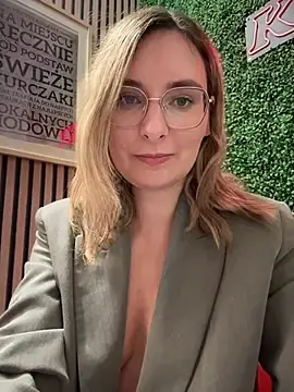 Stripchat Live Sex Cam of The_Snowwhitee