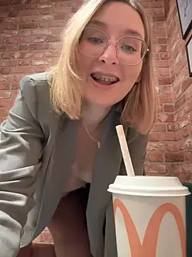 Stripchat Watch Live Sex Cams of The_Snowwhitee