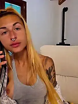 Stripchat Live Porn of kylie_blck