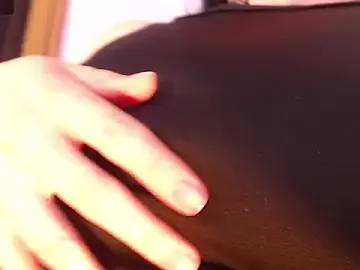 Stripchat Sex Cam of alicia_moom