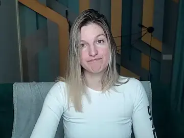 Stripchat Live Sex Cam of EmilyWalkeri