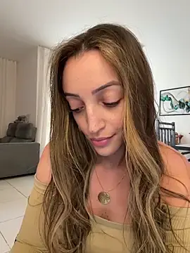 Stripchat Free Porn Cam of BelleLouiseVp