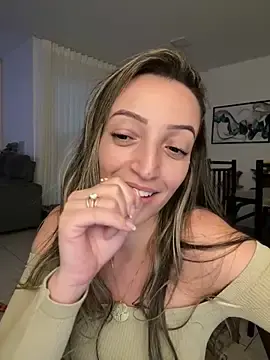 Stripchat Adult Webcam of BelleLouiseVp