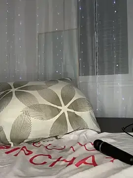Stripchat Sex Cam of petrouchkaaa_