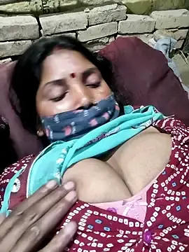 Stripchat Live Sex Cam of Indiandesicouple155