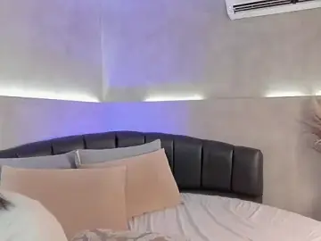 Stripchat Sex Cam of Nicol_Lopez_1