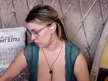 Stripchat Live Porn of BustyGizelle