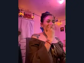 Stripchat Live Sex Cam of LiliJones_