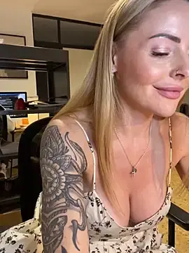 Stripchat Sex Cam of EmaSalis