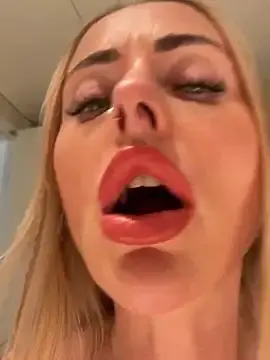 Stripchat Watch Live Sex Cams of EmaSalis