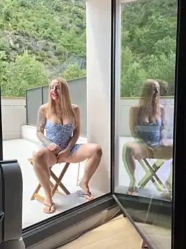 Stripchat Sex Cam of EmaSalis
