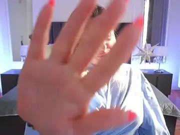 Stripchat Watch Live Sex Cams of KiraCandyS