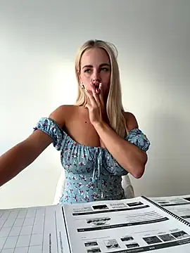 Stripchat Nude Webcam of streetdoll