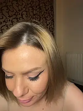 Stripchat Live Porn of KrisKkiki