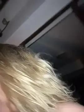 Stripchat Watch Live Sex Cams of KrisKkiki