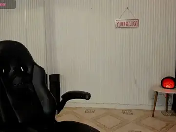 Stripchat Free Porn Cam of ZhoeStrong