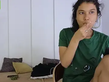 Stripchat Sex Cam of sexychanell_18