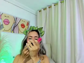 Stripchat Free Porn Cam of SkiinnyAna