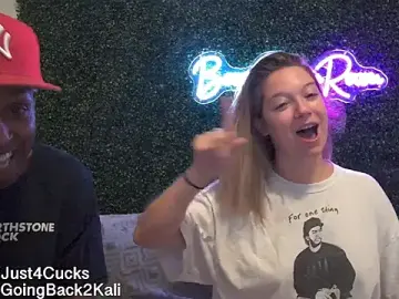 Stripchat Watch Live Sex Cams of boomboomr00m