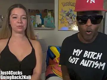 Stripchat Live Sex Cam of boomboomr00m