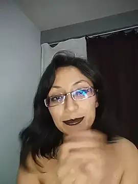 Stripchat Adult Webcam of LucyCherry69