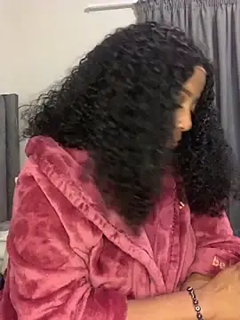 Stripchat Live Sex Cam of CurvyDesire1
