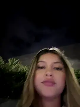 Stripchat Free Live Porn of lunablossom_