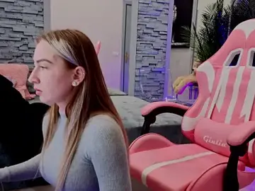 Stripchat Live Sex Cam of Reina_Cummings