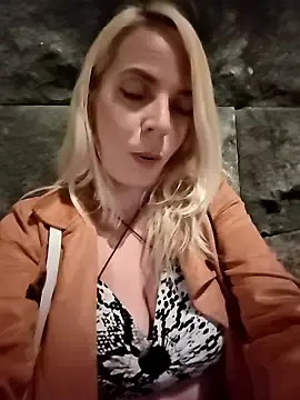Stripchat Free Live Porn of SweetyNinaOff1