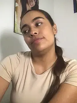 Stripchat Sex Cam of JuanaSimons