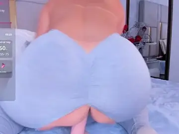 Stripchat Sex Cam of Camilaa_Sanchez_