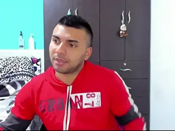 Stripchat Free Porn Cam of LazyandSniffer28