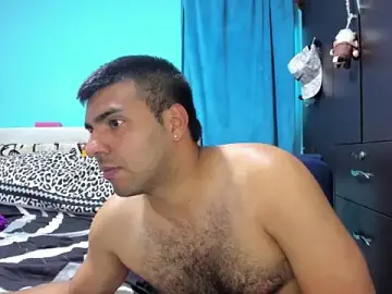 Stripchat Free Porn Cam of LazyandSniffer28