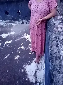 Stripchat Free Live Porn of anushkabhabhi