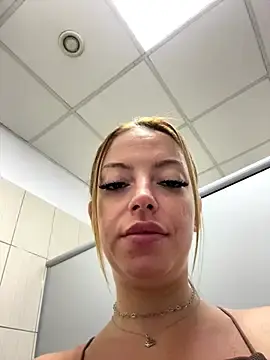 Stripchat Live Sex Cam of Sandra_Jo