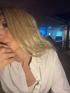 Stripchat Live Sex Cam of theetriniti