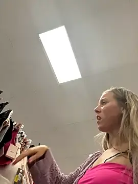 Stripchat Best Webcam of SkyelarSommer