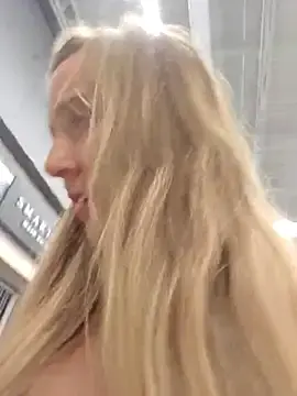 Stripchat Live Porn of SkyelarSommer