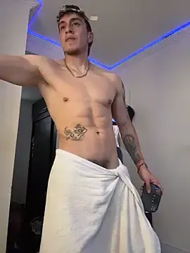 Stripchat Sex Cam of strongboy_
